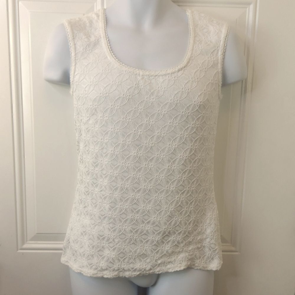 Wrapper White lace fully lined tank top